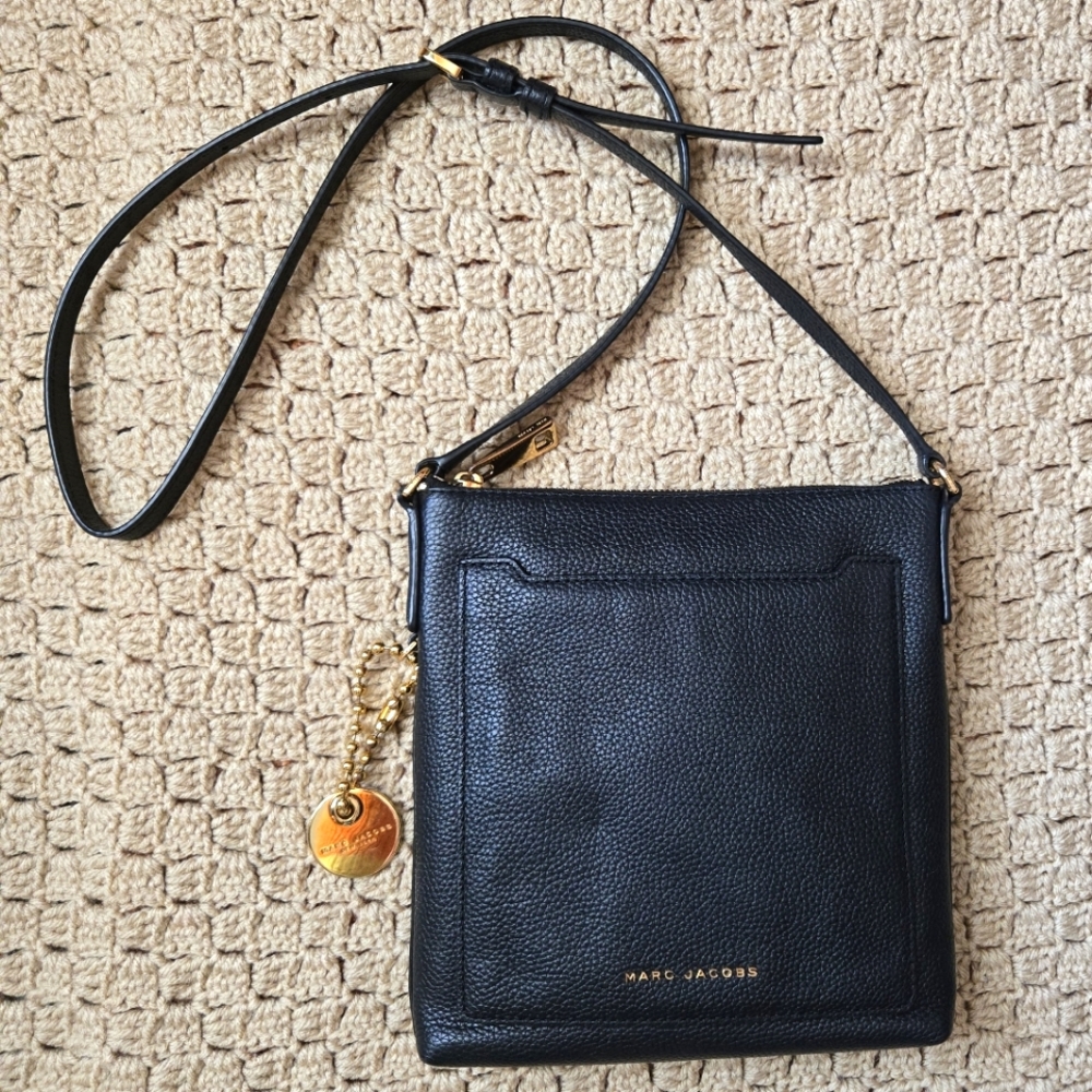 Marc Jacobs Tourst Black Pebbled Leather Crossbody Bag Gold Details GUC!